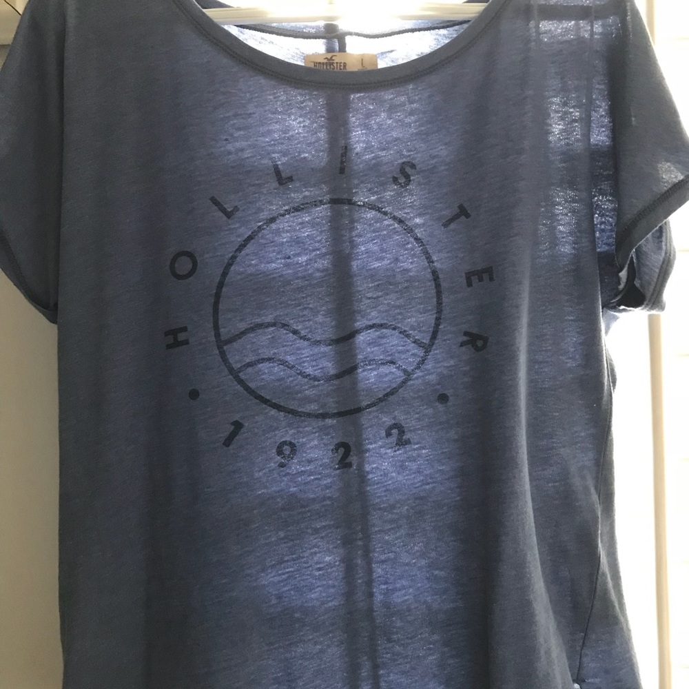 Hollister T shirt